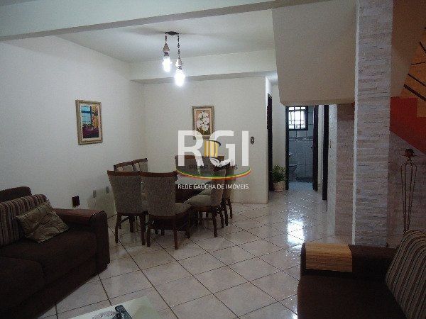 Casa à Venda – 320m², 3 Dormitórios (1 Suíte), 5 Vagas – Partenon