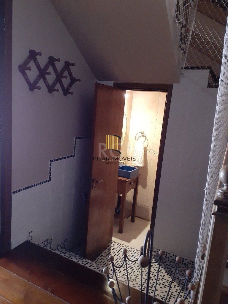 Casa 3 dormitórios, 2 suítes, 4 vagas, 257,52 m² de área privativa, no Bairro Ipanema