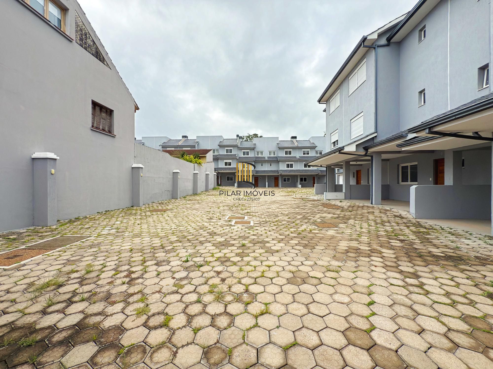 Vende-se casa em condomínio com 4 dormitórios (2 suítes), 3 vagas  – Tristeza