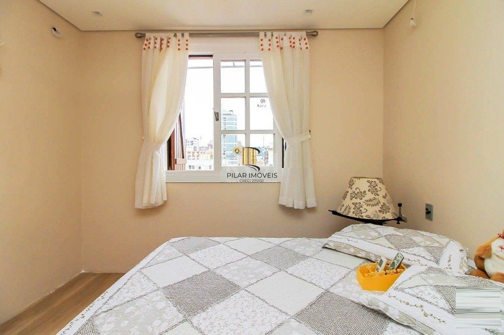 Cobertura para Venda - 252m², 3 dormitórios, sendo 1 suites, 2 vagas - Menino Deus