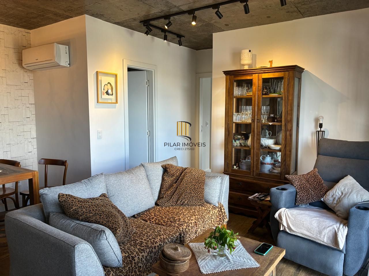 Vende-se apartamento com 2 quartos (1 suíte), 79m² e 2 vagas - Rua Eduardo chartier 190