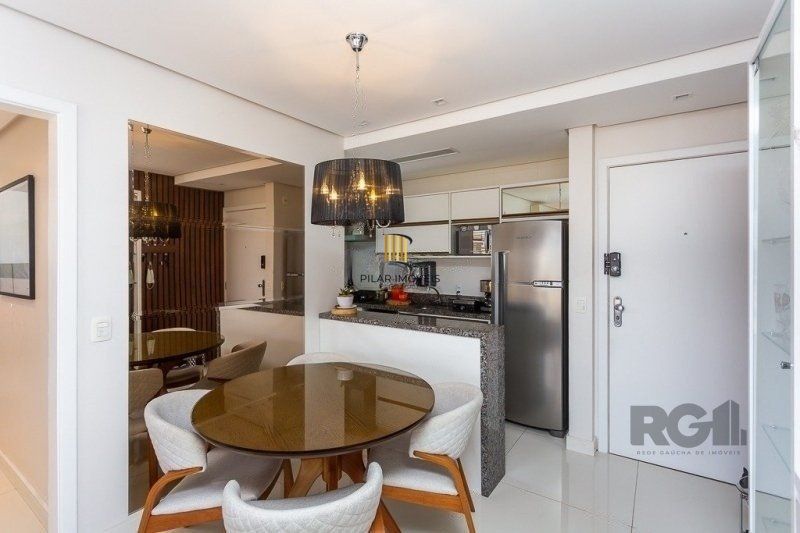 Apartamento 2 dormitórios, 1 suíte, 2 vagas no Bairro Petrópolis