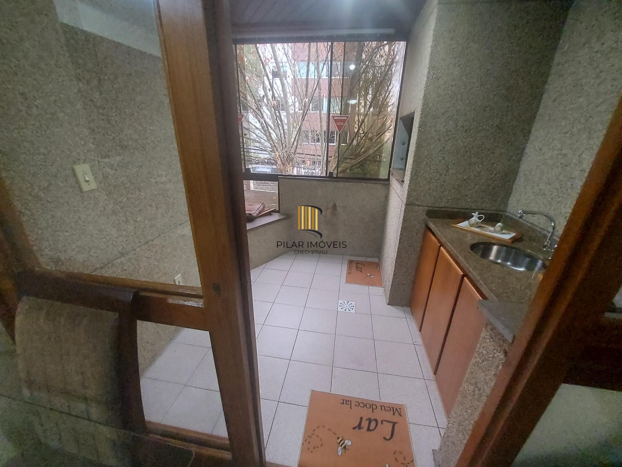 Vende-se apartamento de 2 quartos, 2 vagas, 74m² e sacada e churrasqueira - Higienópolis