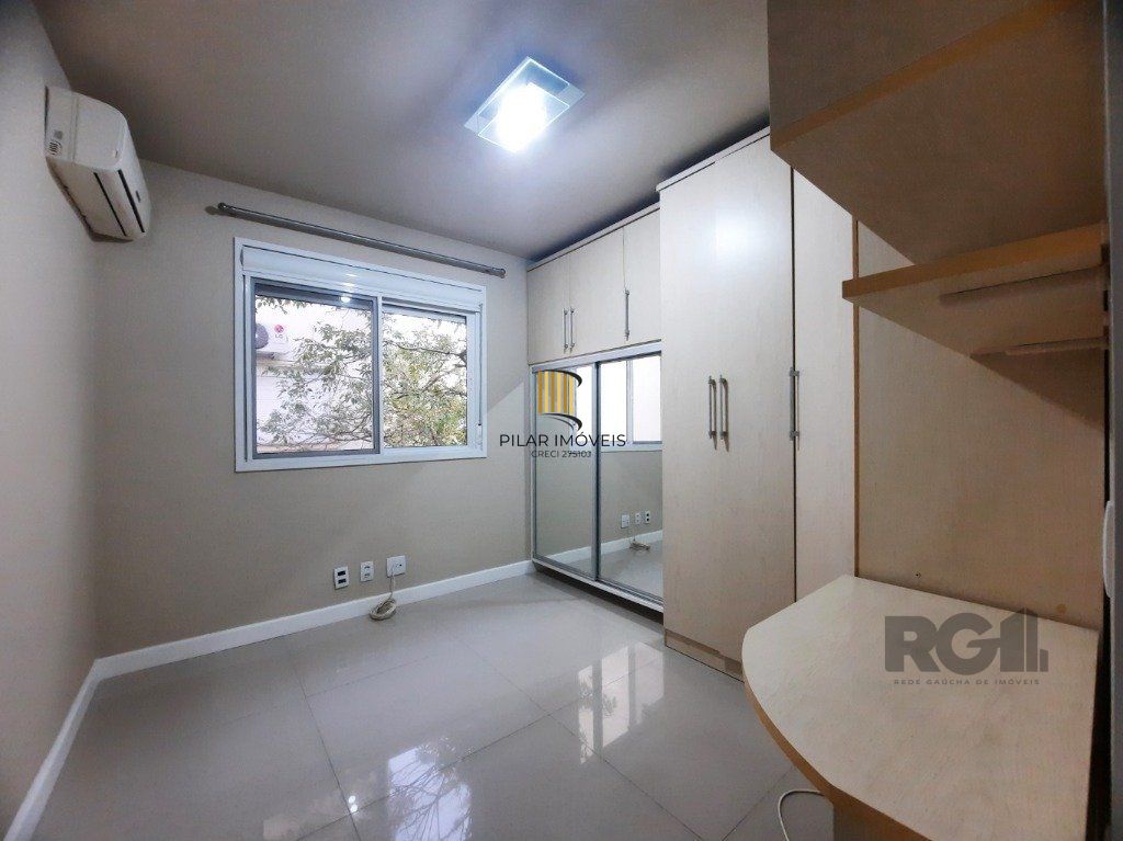 Vende-se apartamento impecável 2 quartos com suíte, 2 vagas cobertas, próximo da PUCRS - 80m² - Jardim Botânico