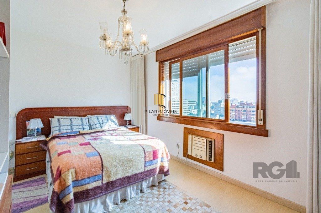 Vende-se ampla cobertura com 3 dormitórios 3 vagas - 269m² - Bairro Moinhos de Vento