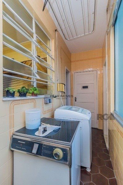Amplo Apartamento de 3 quartos com suíte e 2 sacadas, com Vista para o Guaíba e 1 Vaga - Moinhos de Vento - 126m²