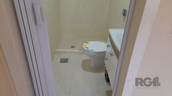 Vende-se belo Studio reformado próximo a Santa Casa, sol da manhã em andar alto - 31m² - Centro Histórico