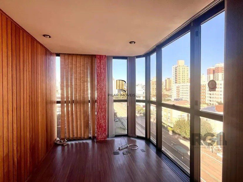 Vende-se bela sala comercial no Menino Deus - 29m²