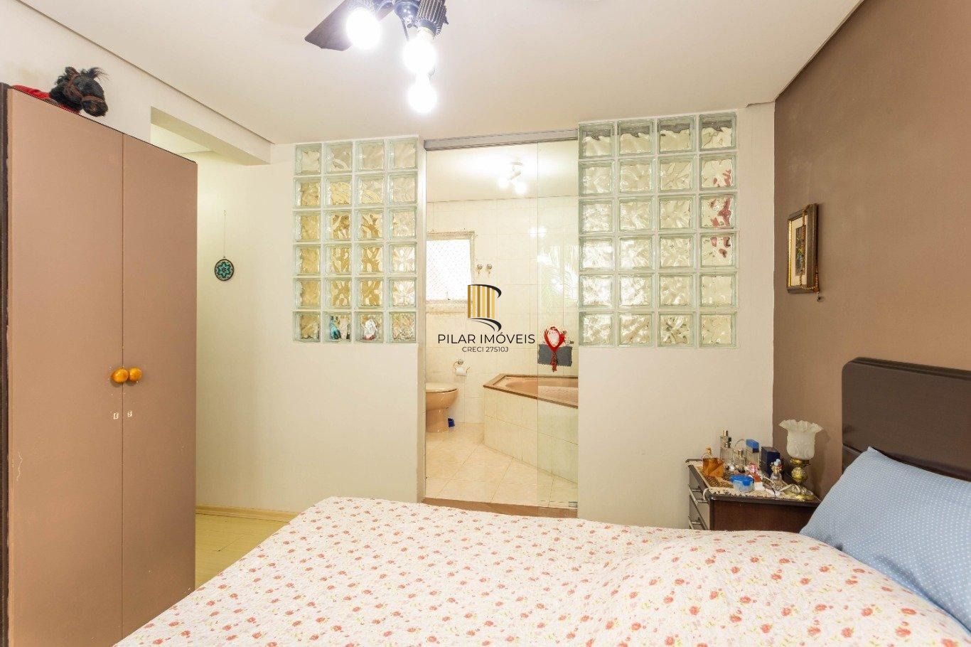 Vende-se cobertura com 3 quartos,(1 suíte) e 1 vaga – 167 m² – Bom Fim