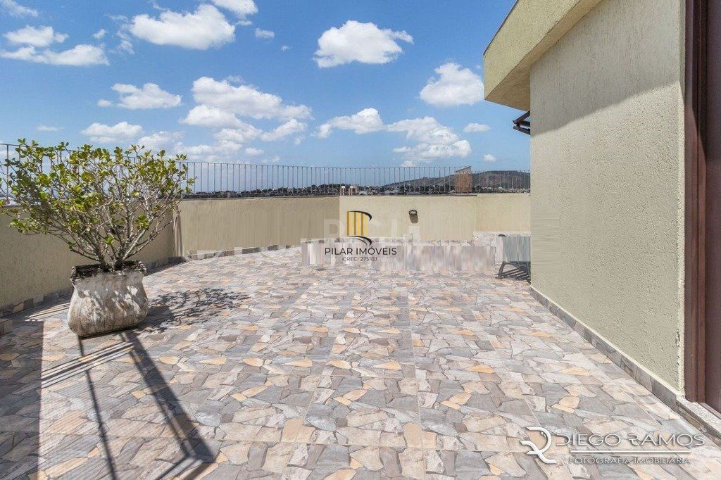 Apartamento á Venda - 71.5m², 2 dormitórios, sendo 1 suíte, 1 vaga - Petrópolis