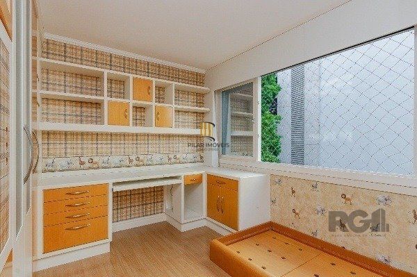 Vende-se luxuoso apartamento 3 quartos c/ suíte, dependência de empregada, gabinete, 2 vagas cobertas - 283m² - Moinhos de Vento