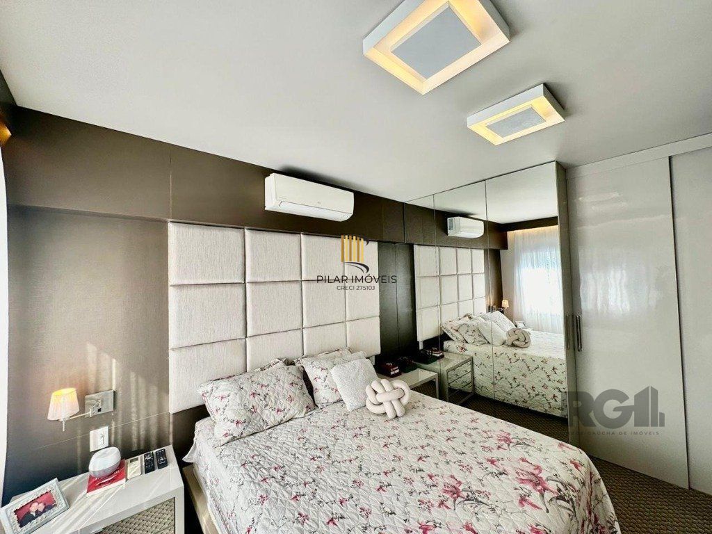 Vende-se luxuoso apartamento com 3 suítes, 2 vagas, lareira no bairro Rio Branco com 133m²