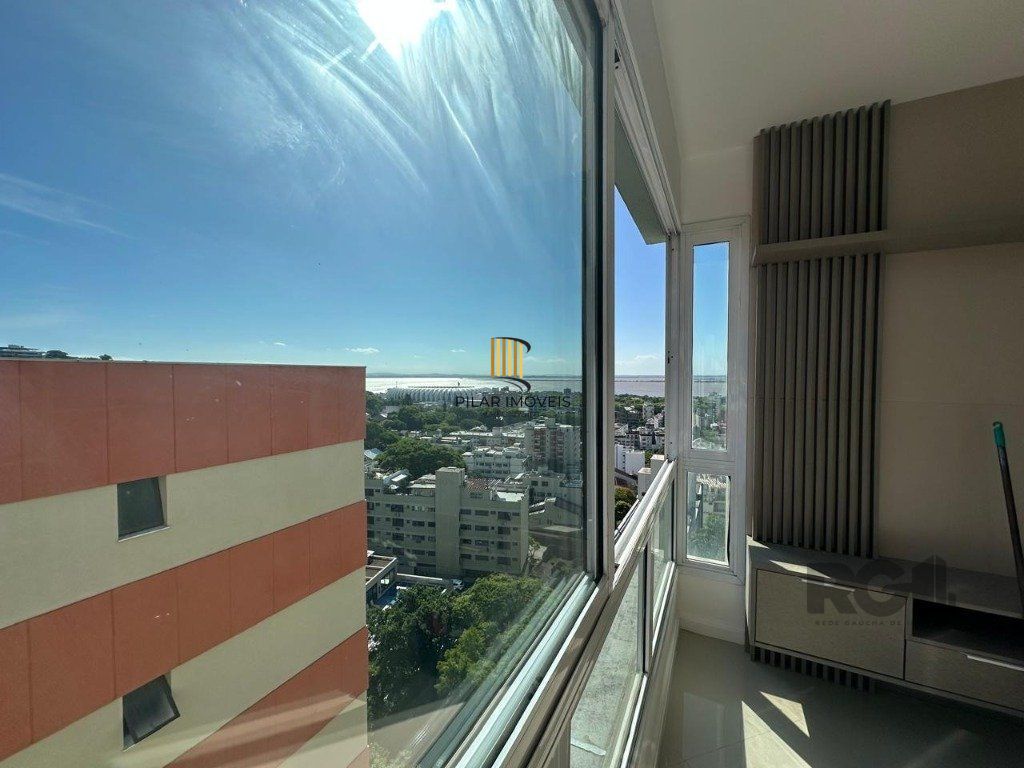 Vende-se amplo apartamento 3 quartos com suíte e 2 vagas no Menino Deus  - 88m² - Pilar Imóveis