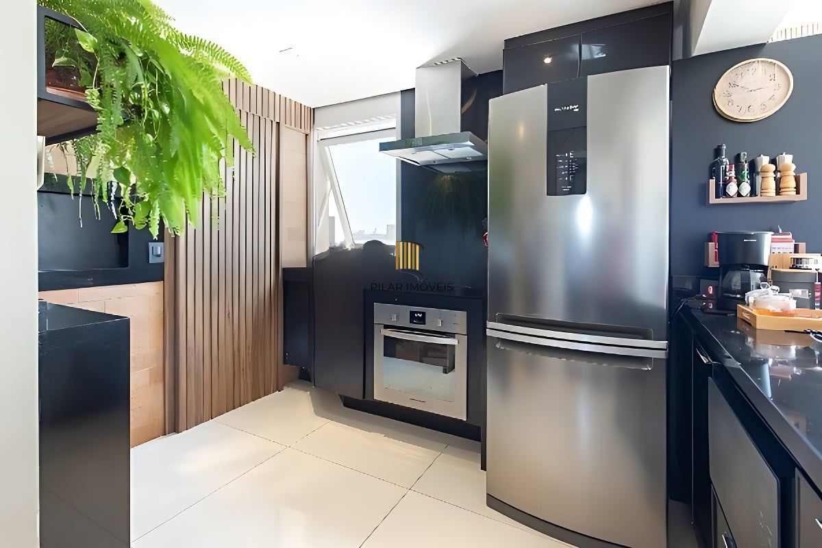 Vende-se apartamento com 2 quartos (1 suíte), 81m² e 2 vagas – Moinhos de Vento