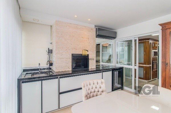 Apartamento de alto padrão, 3 suítes, 3 vagas, ao lado da Praça da Encol