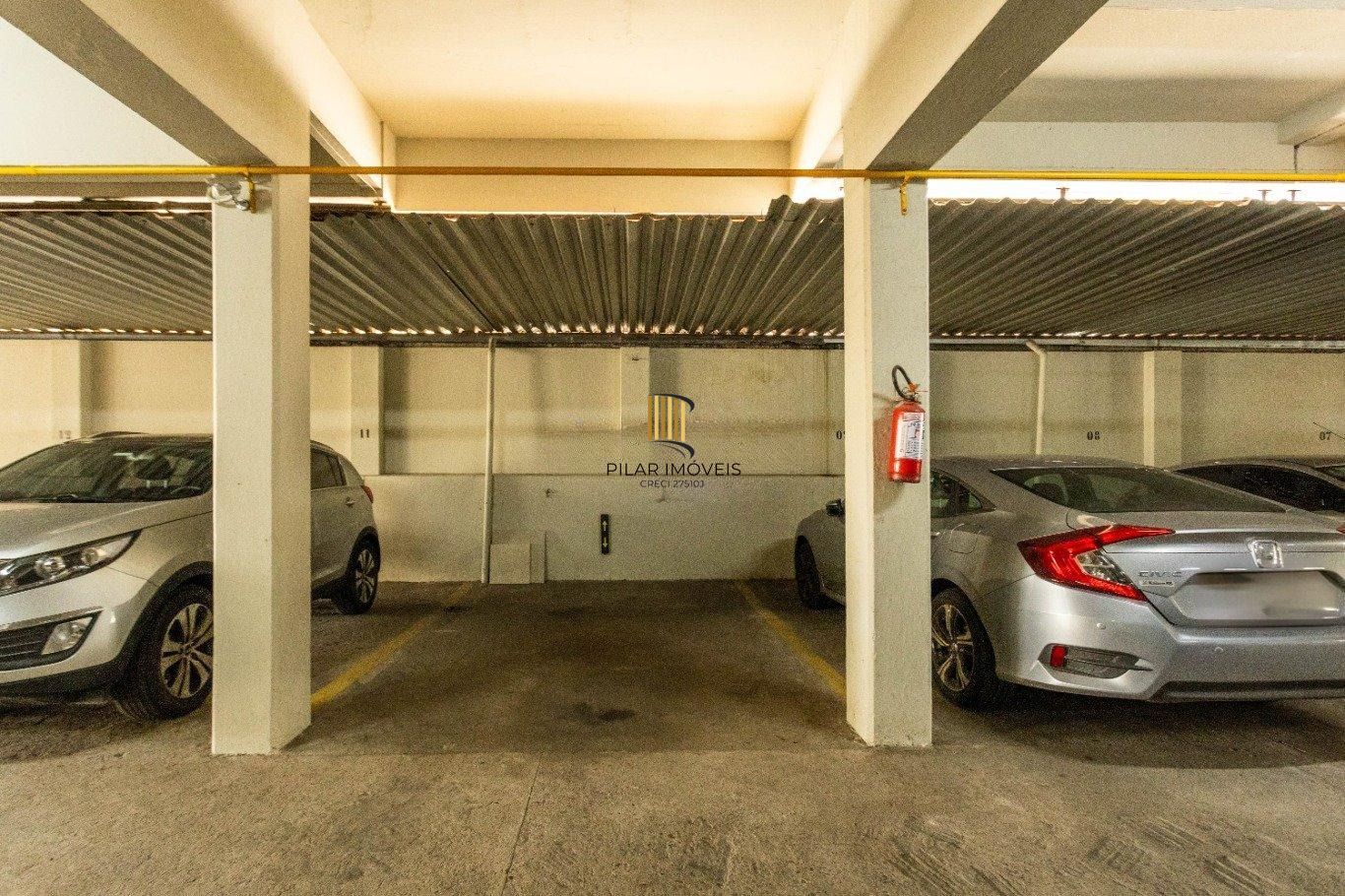 Vende-se cobertura com 3 quartos,(1 suíte) e 1 vaga – 167 m² – Bom Fim