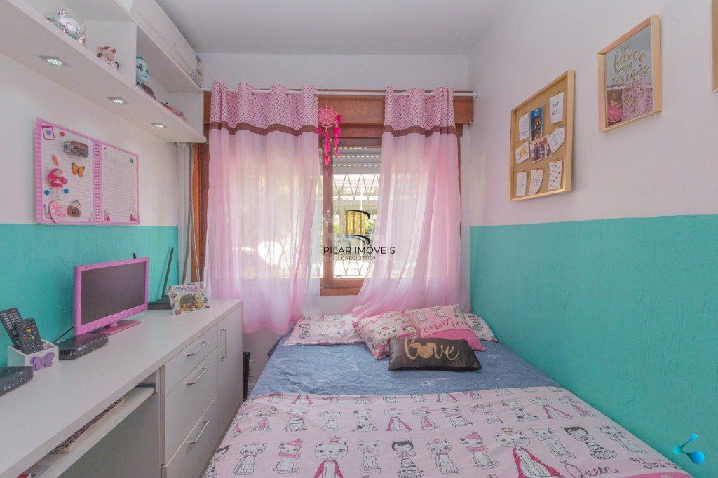 Casa para Venda - 240m², 3 dormitórios, sendo 1 suites, 3 vagas - Partenon