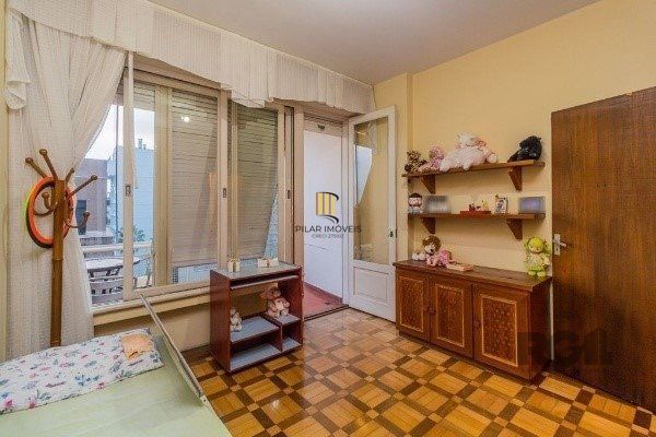 Amplo Apartamento de 3 quartos com suíte e 2 sacadas, com Vista para o Guaíba e 1 Vaga - Moinhos de Vento - 126m²