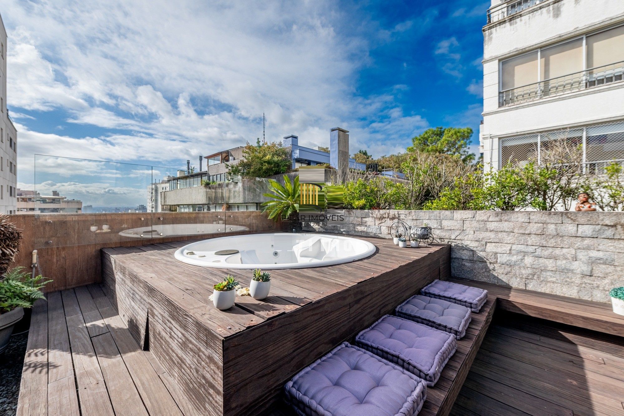 Vende-se cobertura com 2 quartos (1 suíte), 185m² e 2 vagas – Rio Branco - Pilar Imóveis