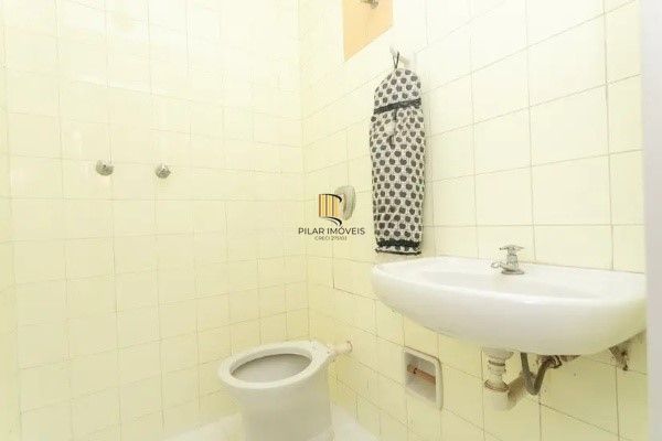 Vende-se apartamento com 3 quartos, 1 suíte, 2 vagas e 116m² - Moinhos de Vento