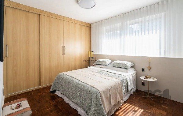 Vende-se apartamento 3 quartos com suíte e duas vagas - 134m² - Moinhos de Vento