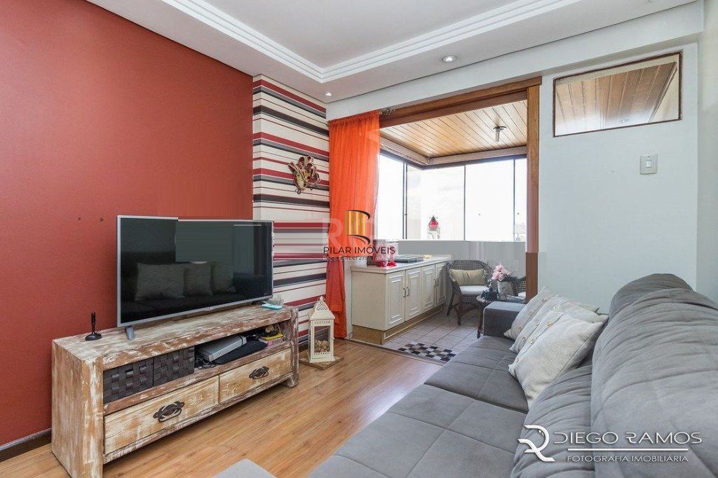 Apartamento á Venda - 71.5m², 2 dormitórios, sendo 1 suíte, 1 vaga - Petrópolis