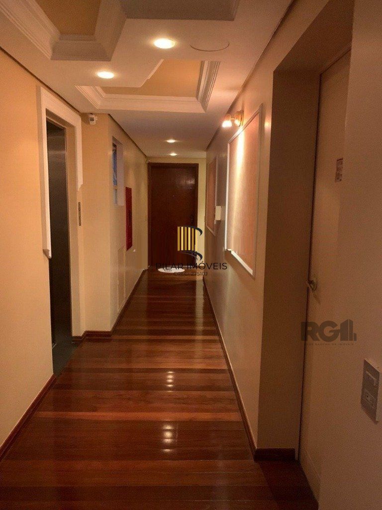 Vende-se ampla cobertura com 3 dormitórios 3 vagas - 269m² - Bairro Moinhos de Vento