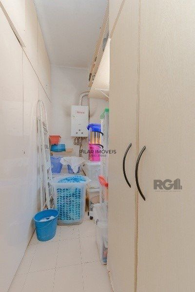 Vende-se excelente cobertura 2 quartos com suíte, 3 vagas de garagem com 156m² no Petrópolis