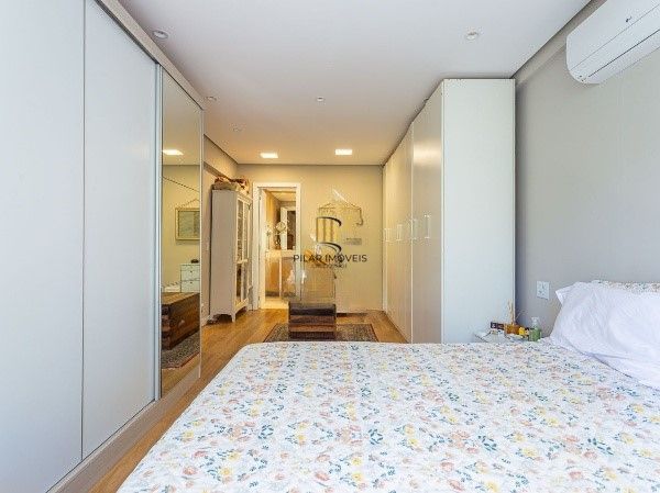 Apartamento com 4 quartos, 1 suíte e 2 vagas — 200 m² — Bela Vista