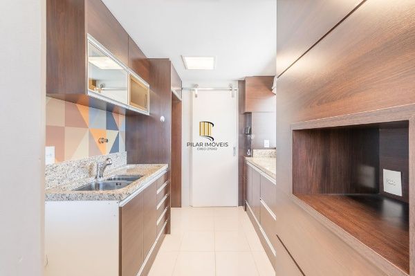 Vende-se apartamento com 2 quartos (1 suíte), 74m² e 2 vagas – Petrópolis