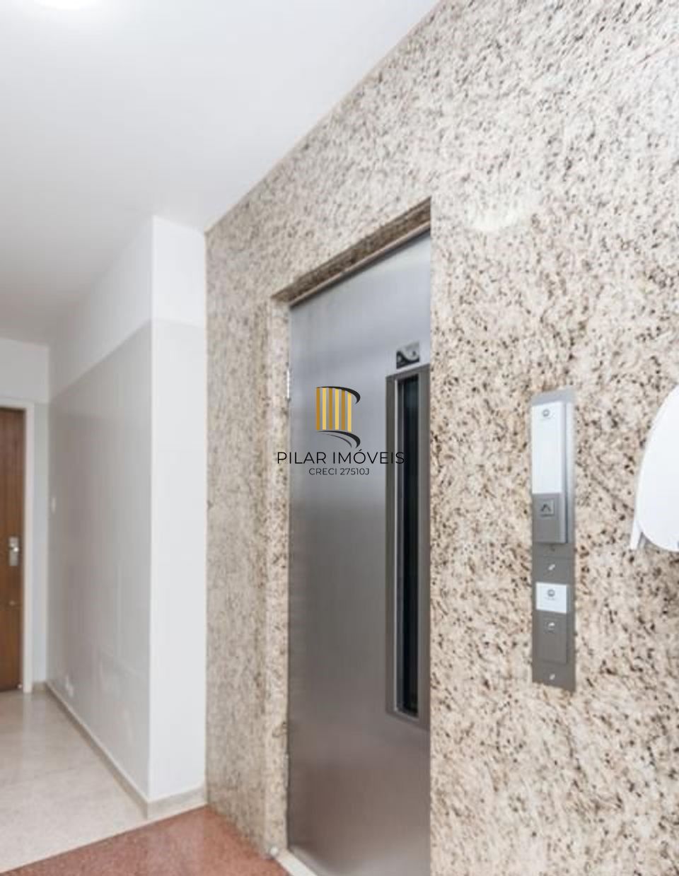 Vende-se apartamento com 2 quartos, 78m² e 1 vaga - Bom Fim