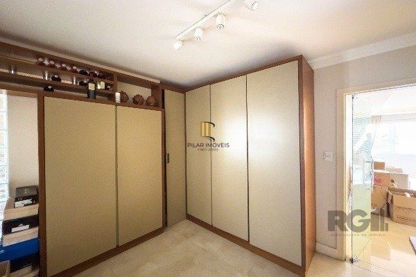 Vende-se excelente apartamento 2 suítes, 2 vagas cobertas com depósito - 116m² - Petrópolis
