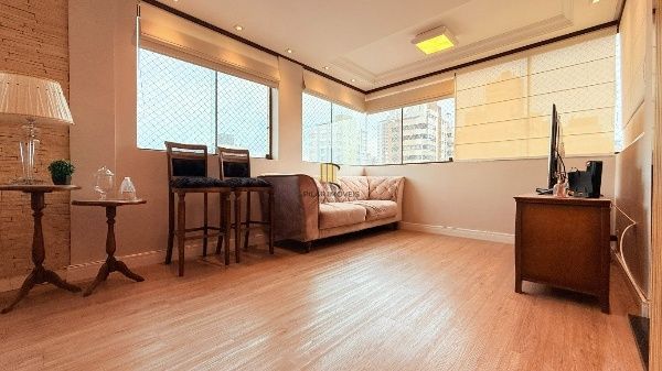 Vende-se apartamento com 2 quartos, 81 m²e 2 vagas – Petrópolis