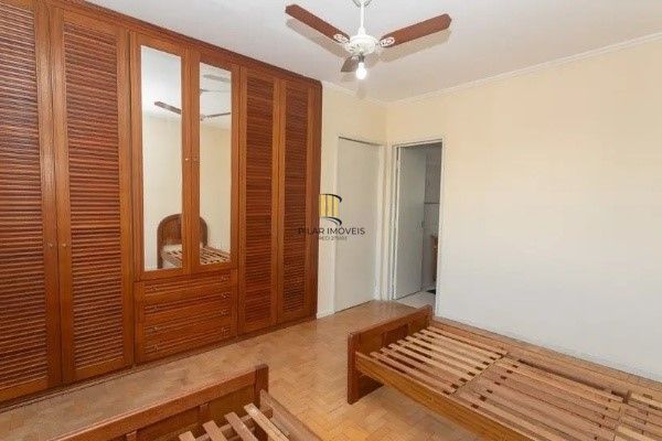 Vende-se apartamento com 3 quartos, 1 suíte, 2 vagas e 116m² - Moinhos de Vento