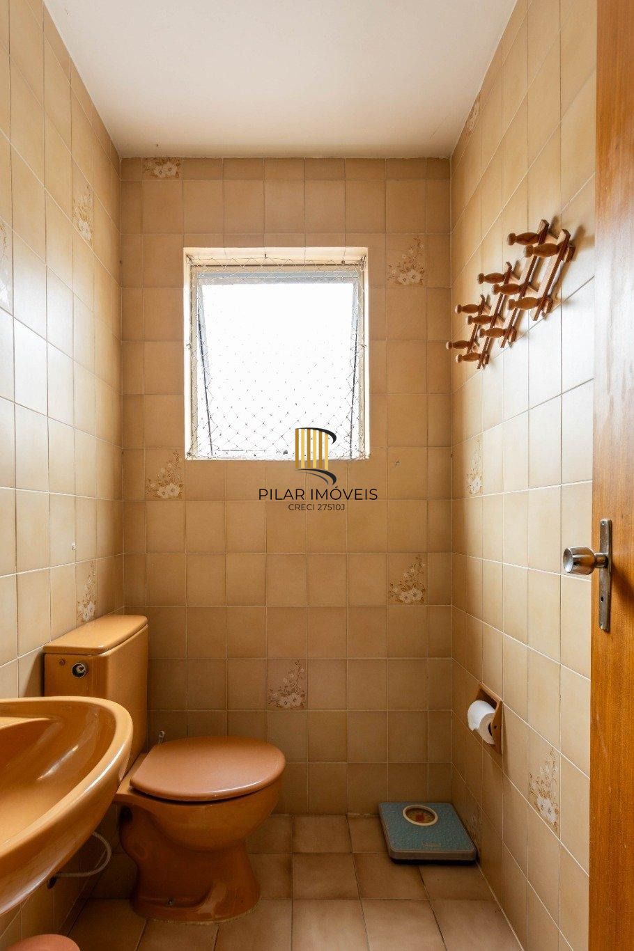 Vende-se cobertura com 3 quartos,(1 suíte) e 1 vaga – 167 m² – Bom Fim