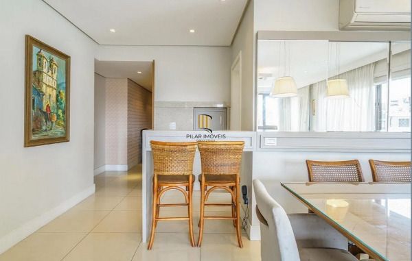 Vende-se apartamento com 3 suítes, 3 vagas e 136 m² - Petrópolis