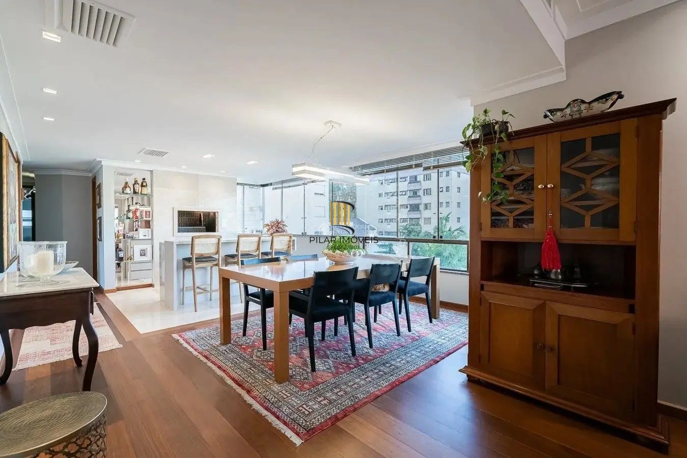 Vende-se apartamento com 3 quartos (1 suíte), 2 vagas e 171 m² -Bela Vista