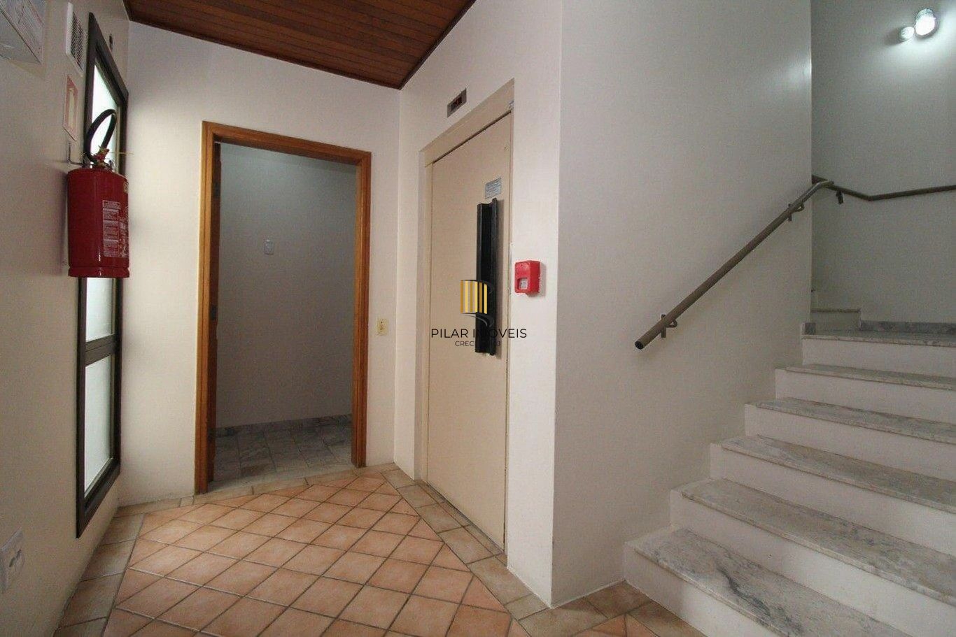 Vende-se cobertura com 3 dormitórios, piscina, 245m² e 2 vagas - Mont Serrat