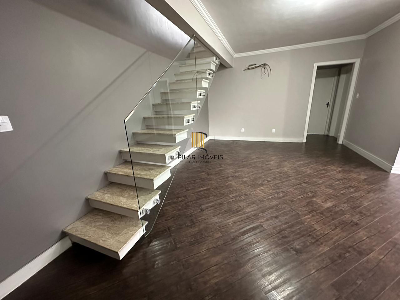 Vende-se cobertura com 2 quartos(2 suítes), piscina, 2 vagas e 235 m² – Mont`Serrat