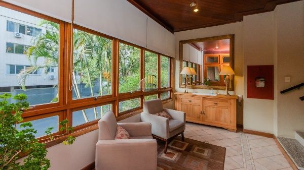 Vende-se cobertura com 3 quartos (1 suíte), piscina privativa, 202m² e 2 vagas - Mont Serrat