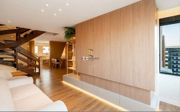 Vende-se luxuosa cobertura com 270m²- 3 suítes, 3 vagas e piscina no Auxiliadora