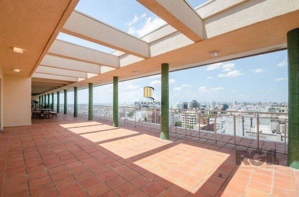 Amplo Apartamento de 3 quartos com suíte e 2 sacadas, com Vista para o Guaíba e 1 Vaga - Moinhos de Vento - 126m²