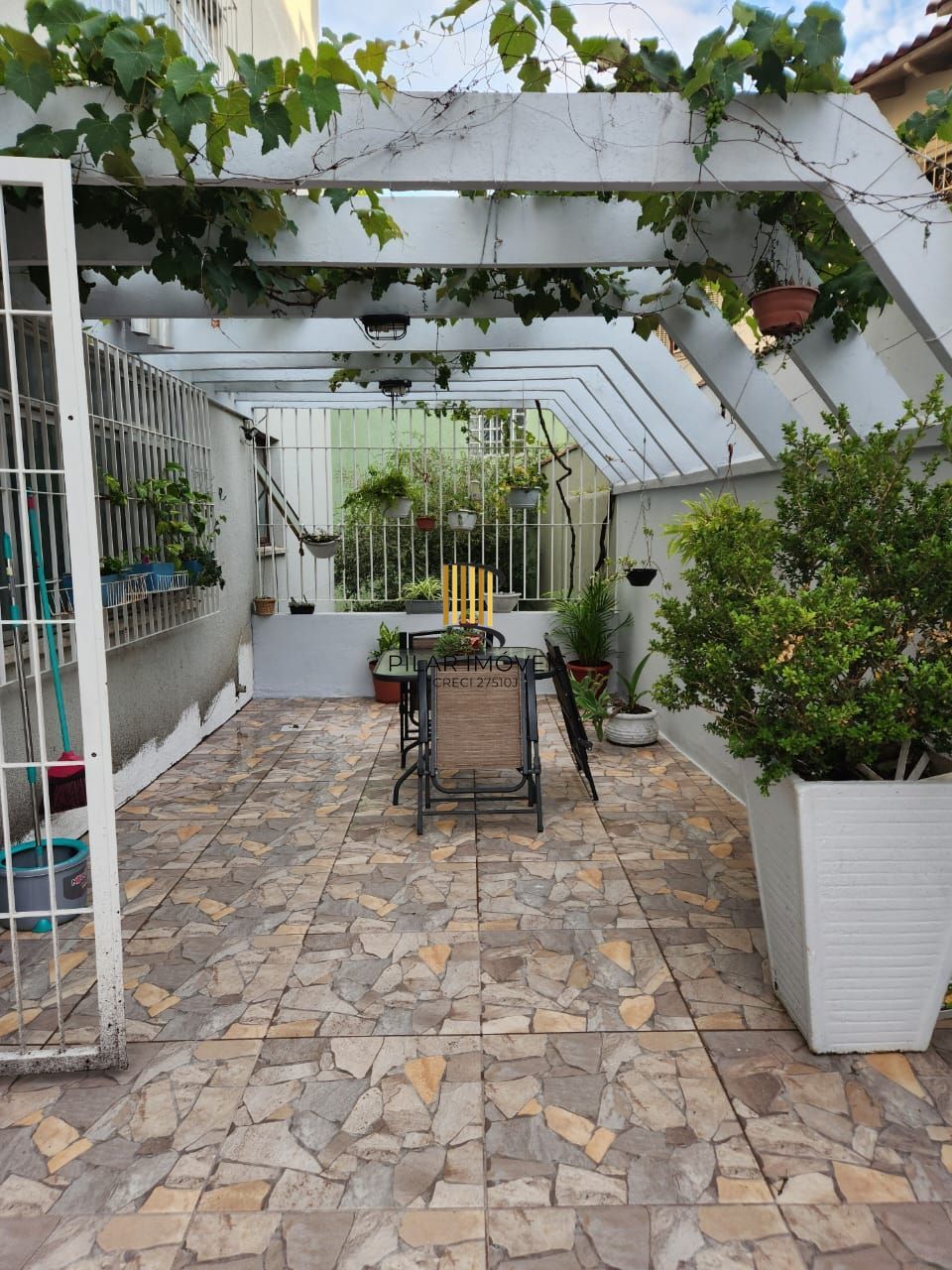 Vende-se apartamento garden com 3 quartos (1 suíte), 197m² e 2 vagas – Jardim Lindóia