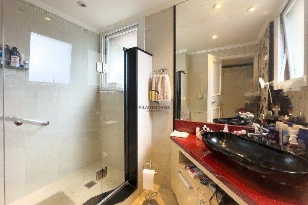 Apartamento de 3 Dormitórios com Suíte e 2 Vagas no Bairro Petrópolis - 160m²