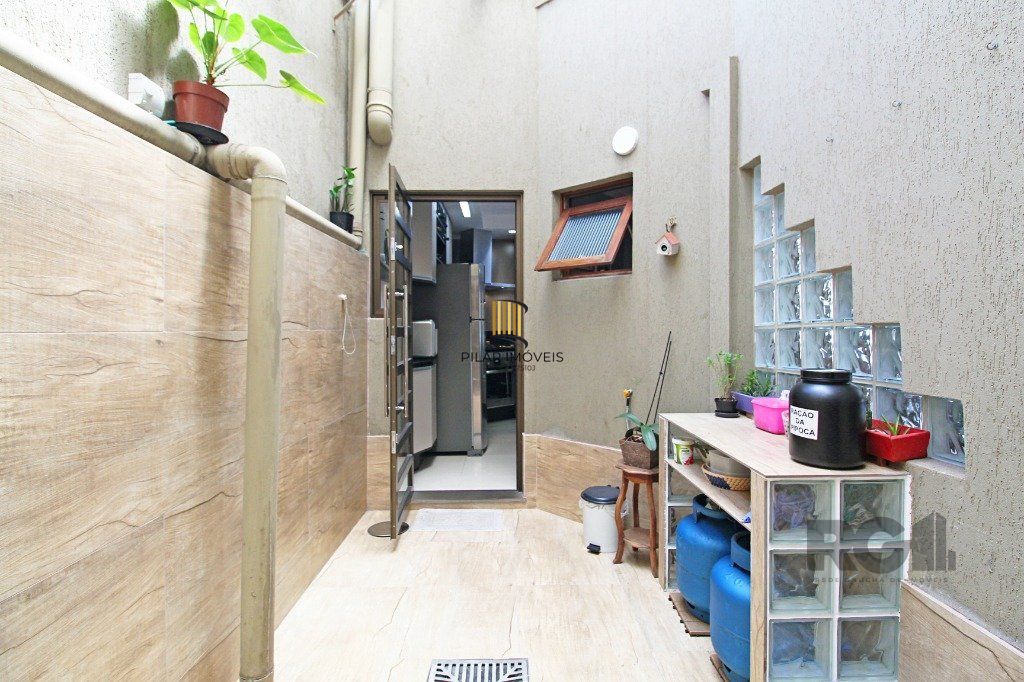 Vende-se casa duplex 3 dormitórios com 2 vagas próximo ao Clínicas - Santana