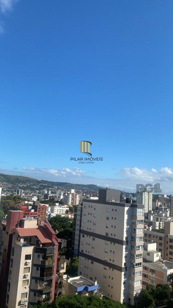 Vende-se apartamento mobiliado, 2 quartos, 1 suíte, 2 vagas - Petrópolis