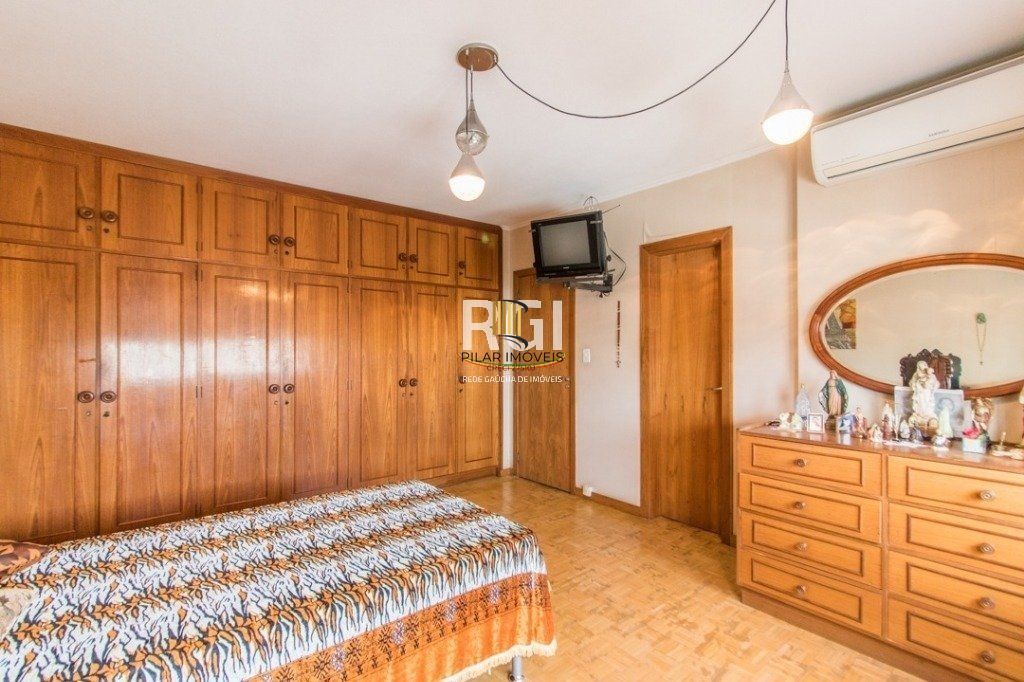 Apartamento á Venda - 140m², 3 dormitórios, sendo 1 suites, 2 vagas - São João