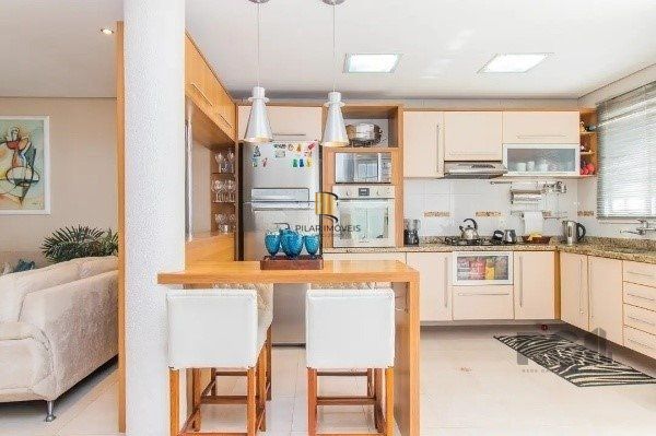 Casa  impecável com 3 quartos (1 suíte) e 2 vagas cobertas,