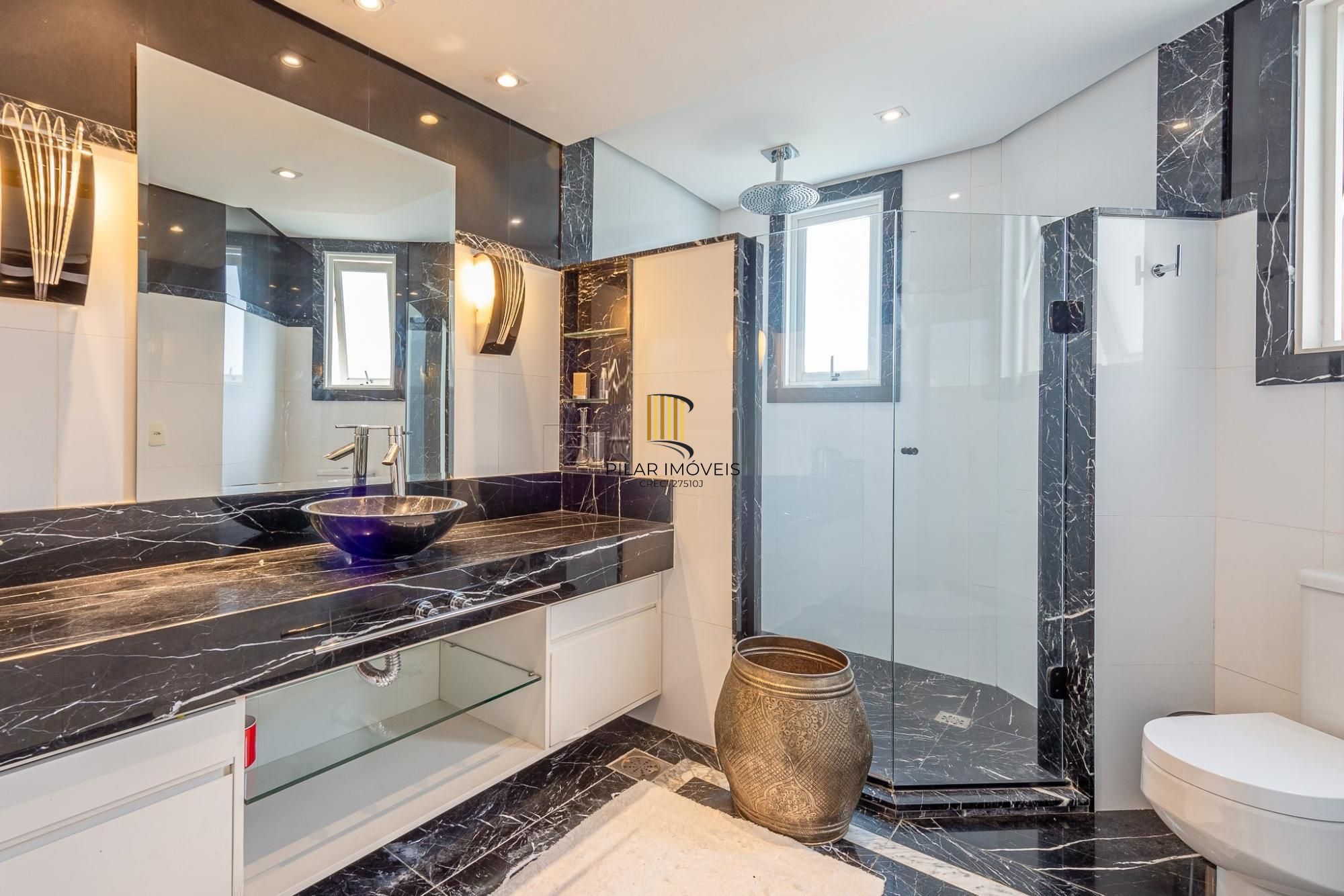 Vende-se luxuosa cobertura com 531.95m², 4 dormitórios no bairro Auxiliadora