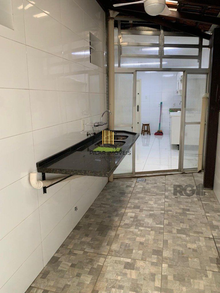 Vende-se belíssimo apartamento 3 suítes, de frente, próximo ao Parcão, reformado e com pátio - 194m² - Auxiliadora